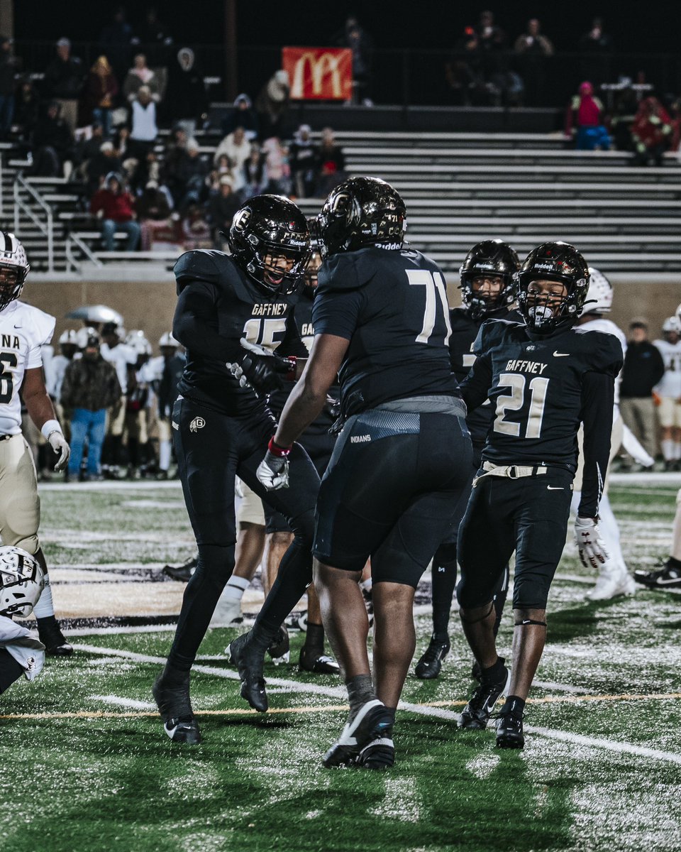 GaffneyFootball's tweet photo. Win 10 Frames 📸 

#Chasing19 | #ForBooBoo https://t.co/pDhCMsjebB