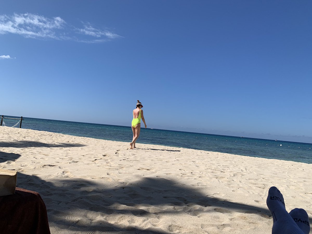 墨西哥这块神奇的土地，坐拥最好的地盘和资源，不愿意开放、开发。各种神奇的政府政策，负重前行的人民