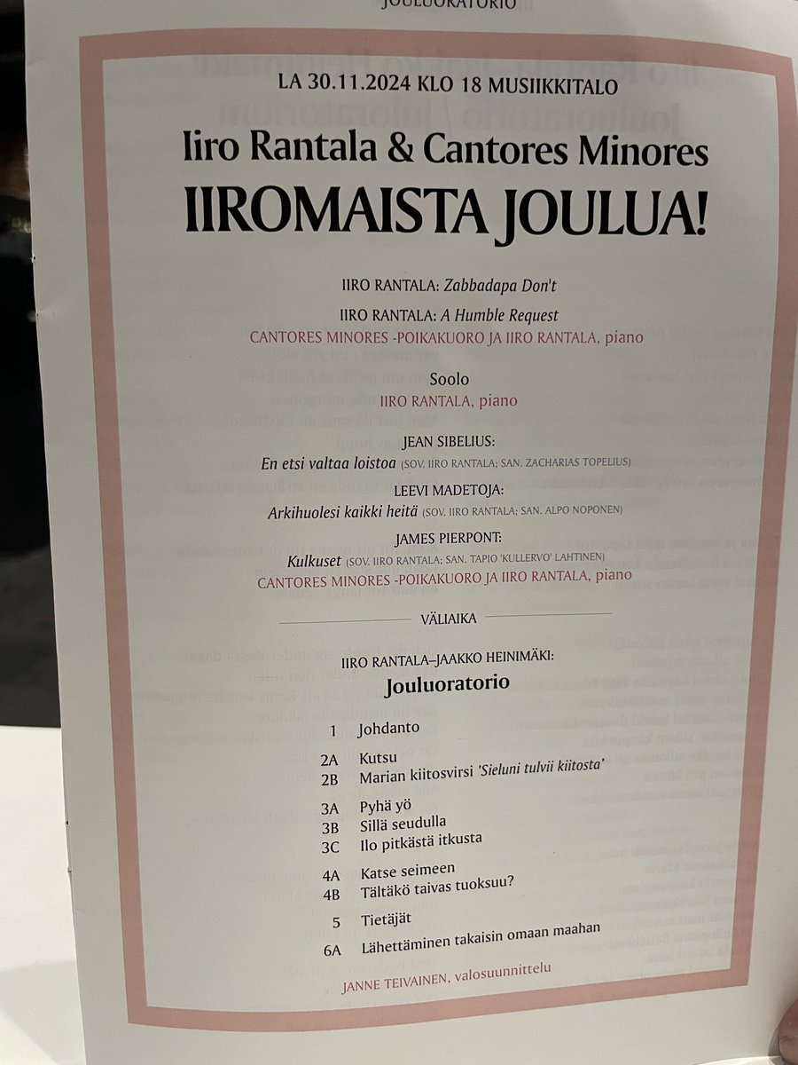 Pikkujoulutervehdys täältä ⁦@Musiikkitalo⁩’sta! Enpä olisi arvannut, että pääsen hyräilemään #CharlesChaplin Smile- kappaletta ⁦<a href="/IiroRantala/">Iiro Rantala</a>⁩’n säestämänä ja ⁦<a href="/cantoresminores/">Cantores Minores</a>⁩ seurassa! Kiitos yllätyksestä!❤️