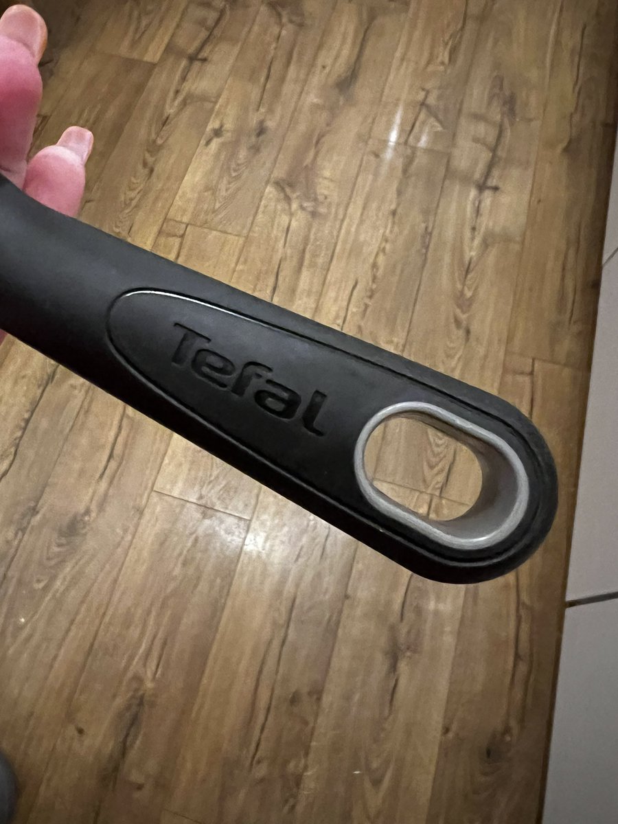SarahOCognor's tweet photo. @sainsburys @TefalUK Bought this in SEPTEMBER 24’ - it was NOT cheap. Peeling off, not fit for purpose https://t.co/31XA9WSgYq