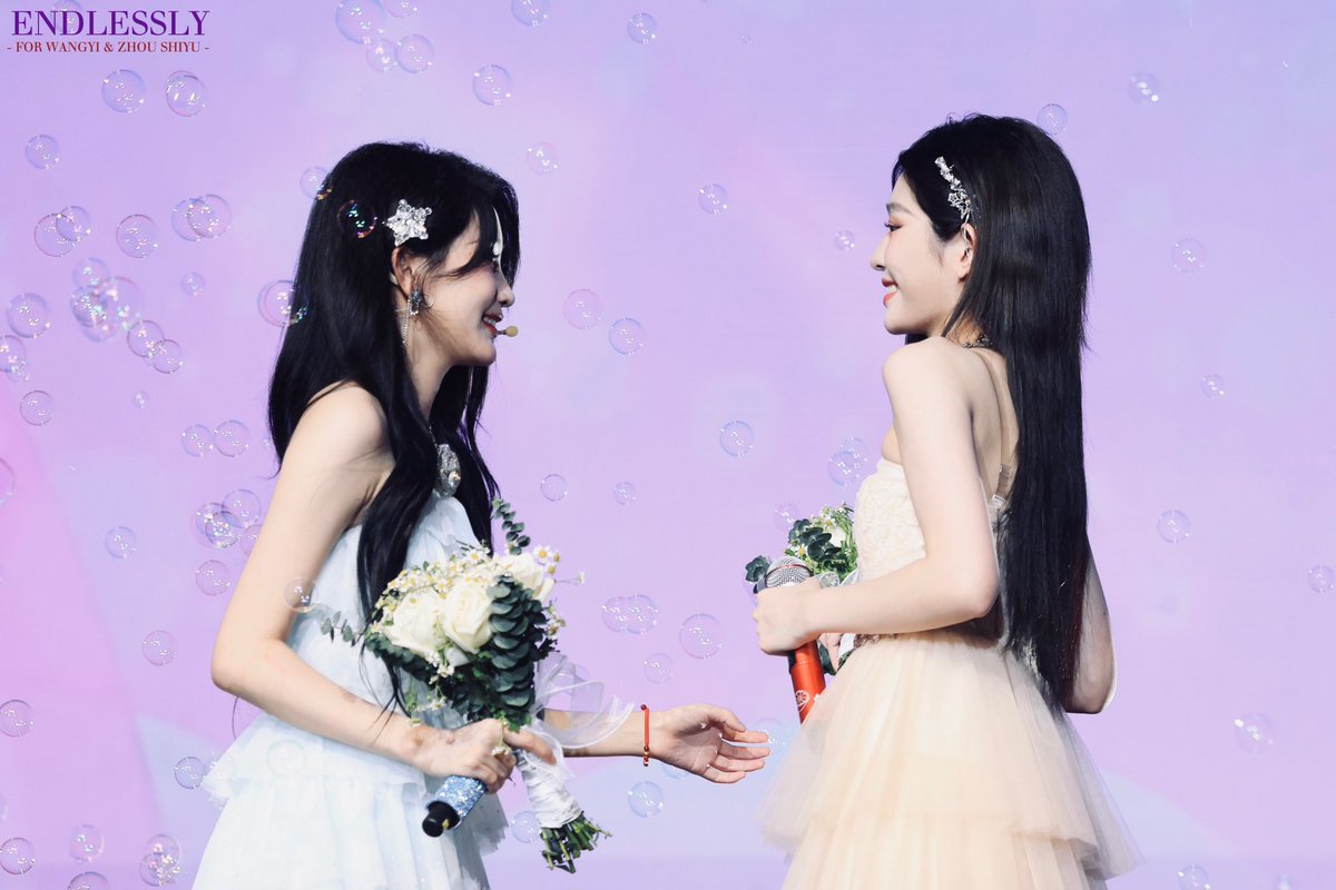 endlessly_sqhy's tweet photo. 241130 SQHY TOUR in SHANGHAI

#SNH48 #王奕 #周诗雨 #诗情画奕 #WANGYI #ZHOUSHIYU #SQHY  

let it be known that this fortress of love that we’ve built is unconditional. https://t.co/wfVSDmHFL7