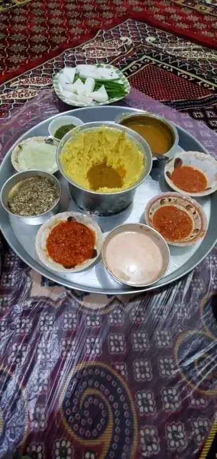 جفت عروق الشوق يا سارق الروح
وإنسـاب في صــدر المواجع غيابـك
.
إرحم جنون العقل في ساعة البوح
لا ينكسـر صمـت الغــلا مـن عتابـك 💕