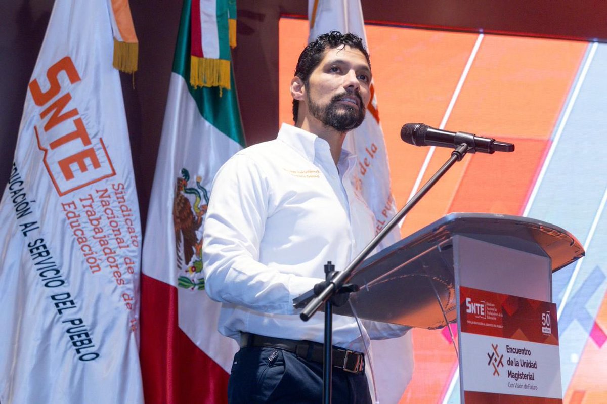 MtraLGarfias's tweet photo. La #USICAMM va para afuera porque es una de las principales demandas de los docentes en todo el país, reiteró el líder del #SNTE, Mtro. Alfonso Cepeda Salas, en el #EncuentroDeLaUnidad de @Seccion50SNTE. https://t.co/mUwgszb5Z6