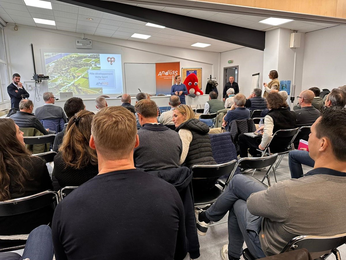 VichyCommunaute's tweet photo. [#Sport] Le Comité régional de l'ANDIIS a choisi Vichy pour ses Journées d'études !   
📅 2 jours d'échanges au coeur du Parc omnisports :  
👉 Conférences sur le sport dans notre agglomération
👉 Visites des installations sportives  
Merci pour cette confiance ! 🙌 https://t.co/pKEvgwk89A