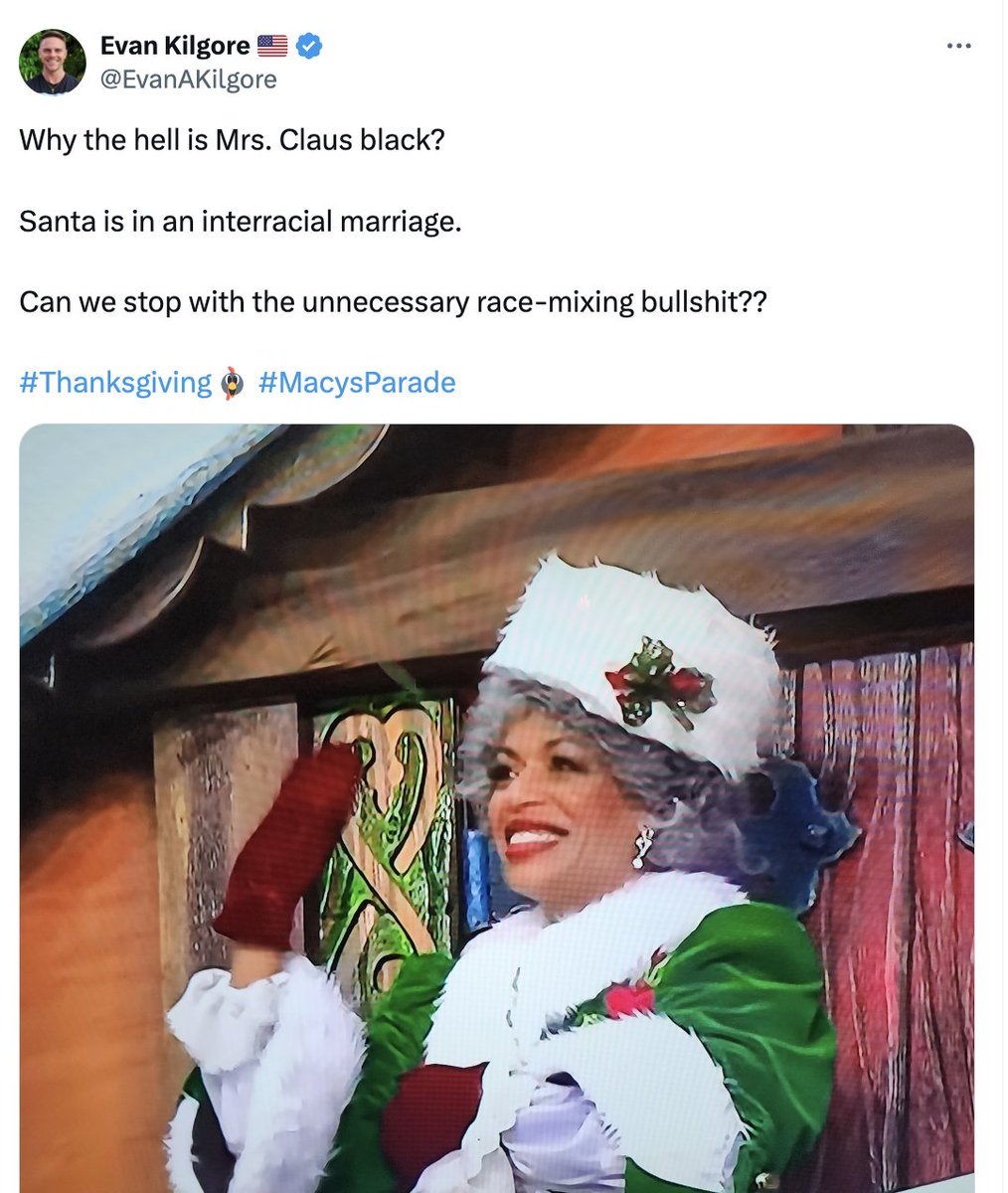 ArtCandee's tweet image. MAGA is big mad that Mrs. Claus was Black in the Macy&apos;s Thanksgiving Day Parade. 

🙄