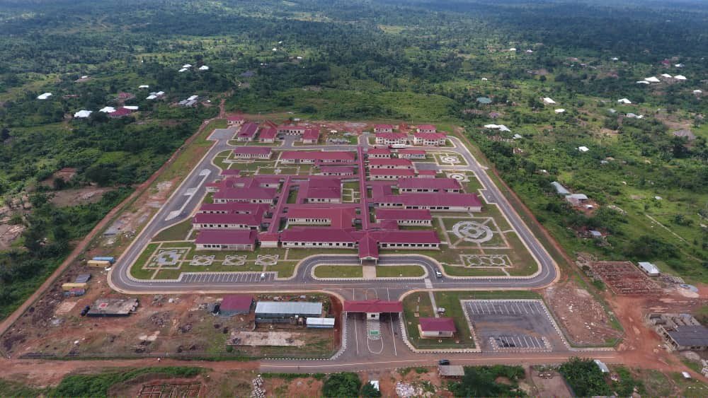 NPP- Free SHS    NDC - ❓

NPP- Light💡  NDC -Dumsor

Astroturf
NPP -150   NDC-3 

Roads
NPP -12,000km   NDC-4600km

Jobs
NPP-2.1million   NDC-400k

Price of a bag of cocoa
NPP- 3,100    NDC-475

Fishing Harbour
NPP-2    NDC-0

Fish Landing Site
NPP -14  NDC- 2

VOTE WISELY👍