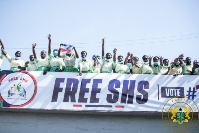 Esinam_Beauty1's tweet photo. NPP- Free SHS    NDC - ❓

NPP- Light💡  NDC -Dumsor

Astroturf
NPP -150   NDC-3 

Roads
NPP -12,000km   NDC-4600km

Jobs
NPP-2.1million   NDC-400k

Price of a bag of cocoa
NPP- 3,100    NDC-475

Fishing Harbour
NPP-2    NDC-0

Fish Landing Site
NPP -14  NDC- 2

VOTE WISELY👍 https://t.co/57Ddqj1h7c