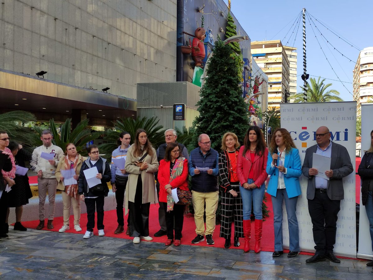 Astrapace's tweet photo. 📜 Astrapace participa en la lectura del manifiesto en el acto organizado este sábado por el @AytoMurcia con motivo del Día Internacional de las #PersonasConDiscapacidad 🥰
#Astrapace #DíaDeLasPersonasConDiscapacidad #Inclusión #Igualdad https://t.co/ZgJ3oCcbUe