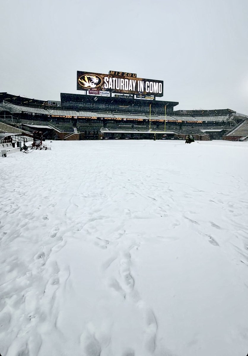 SEC's tweet photo. WE’VE GOT A SNOW GAME IN COMO! 🚨❄️

@MizzouFootball | @RazorbackFB 

#ItJustMeansMore https://t.co/t4XahlU7HJ