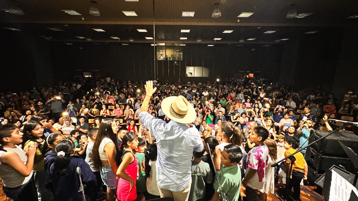 SomosUnsa's tweet photo. LA NOCHE DE LAS UNIVERSIDADES EN LA UNSa 👩‍🔬🔬🎶🎤

En los 75 años de la gratuidad universitaria, la @UNSa_Salta vibró con presentaciones académicas, científicas y artísticas que celebraron la educación pública. https://t.co/qpvsumc3EQ