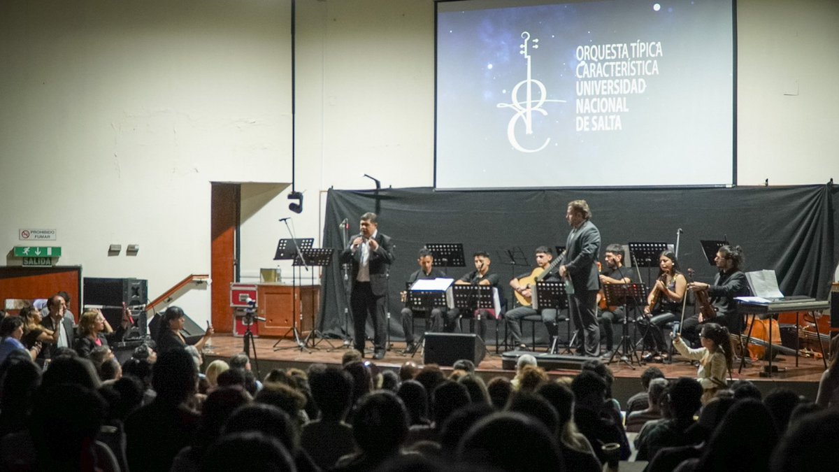 SomosUnsa's tweet photo. LA NOCHE DE LAS UNIVERSIDADES EN LA UNSa 👩‍🔬🔬🎶🎤

En los 75 años de la gratuidad universitaria, la @UNSa_Salta vibró con presentaciones académicas, científicas y artísticas que celebraron la educación pública. https://t.co/qpvsumc3EQ