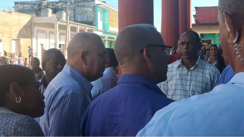 DrRobertoMOjeda's tweet photo. En la Mipyme "Tecnofrio" en #PedroBetancourt, percibimos las ventajas de los encadenamientos entre el sector estatal y el no estatal. Con sus trabajadores dialogamos sobre su contribución a la población y las instalaciones del territorio. #UnidosXCuba https://t.co/dkh9IEjplw