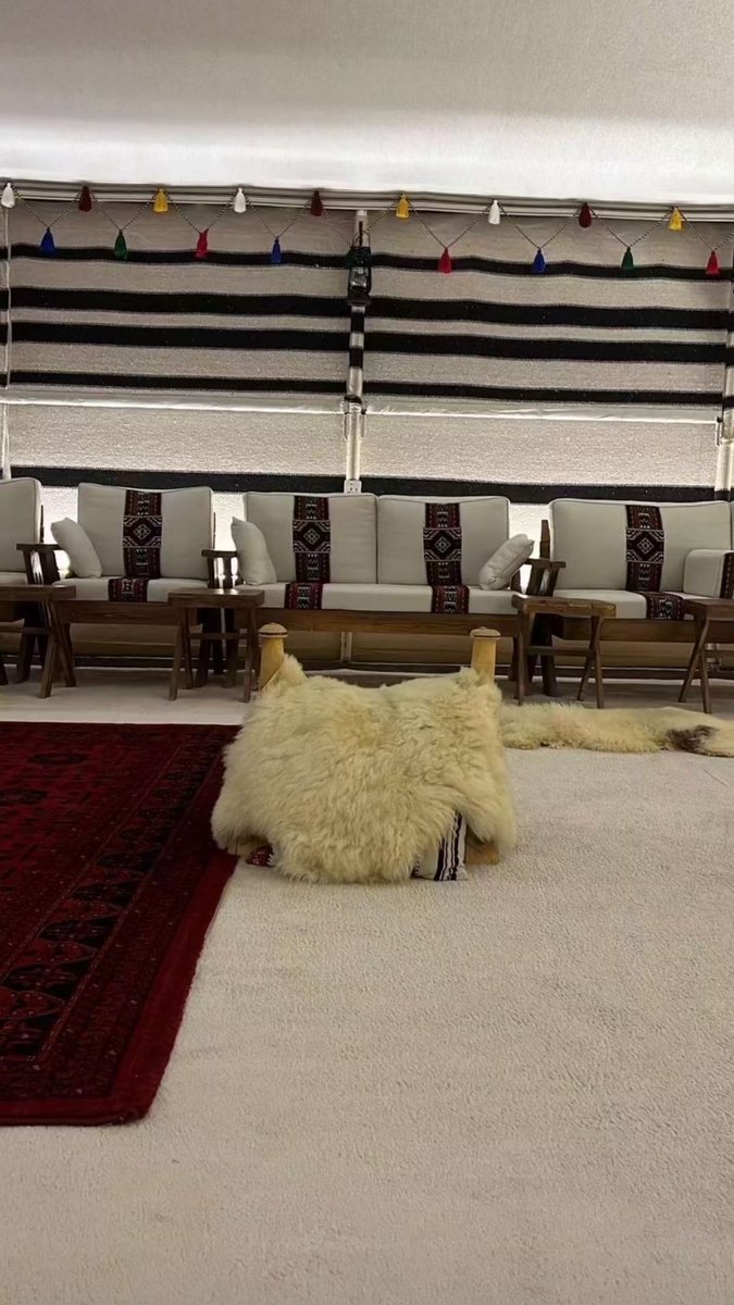 ي أيها الخلق لو تدرون ما يجري
في داخلي غارةٌ صعبٍ تصدّيها 
ٰ
سود العيونِ وبيض الخد والنحري
خاضت بحار الهوى سفنٌ يغطّيها
ٰ
مدافعٌ تودع العشّاق لـ القبري
فازت وتبني على قلبي موانيها
ٰ
تبي الصراحه تمركز حبك بصدري
و غاراتكم ب الحنايا دايم اوحيها

♥️☕️
 #عبدالله_القرعوطه
<a href="/mthep_/">عبدالله القرعوطه</a>