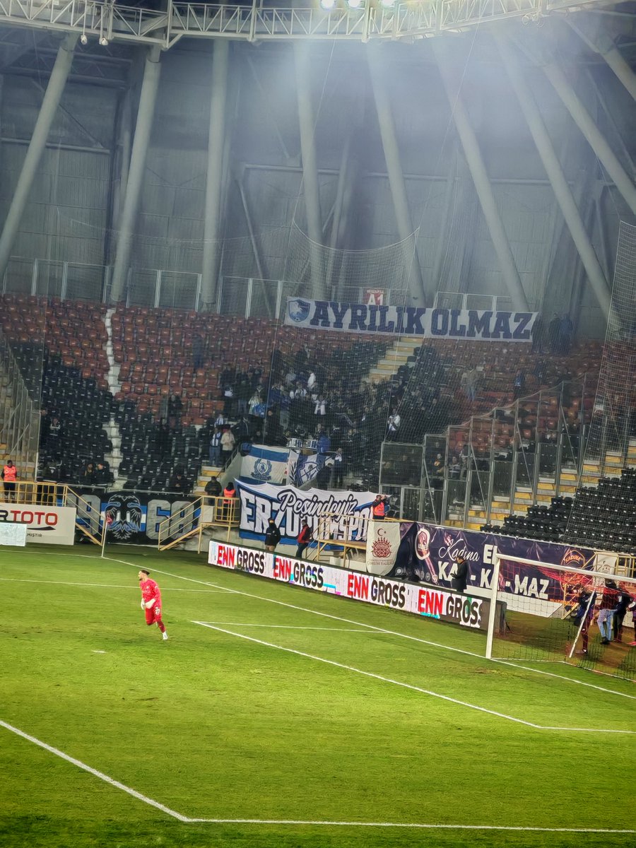 Sakaryada Çorumda Kral Bizi Bu Alemde. 

#çorumspor 
#Erzurumspor 💙🤍