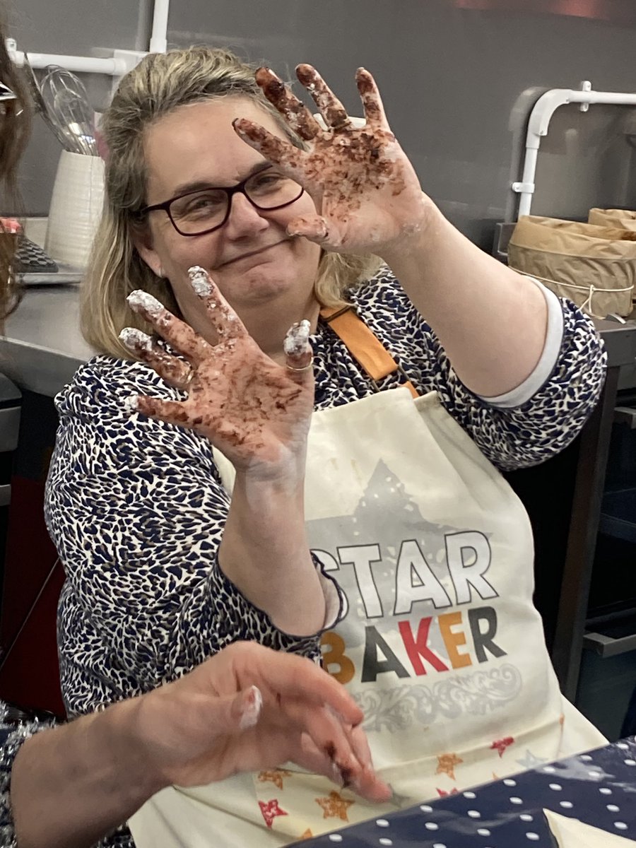 fascinatingfood's tweet photo. Mulled wine, Christmas jumpers, mincemeat, Buble, truffles, Christmas cakes, a fab group of people……another great day of Christmas Cake making….One of my favourite days of the year…
Looking forward to next year already!
#ferryprojectcookeryschool
#cookeryclasses
#Christmas https://t.co/5h3xx3ycXG