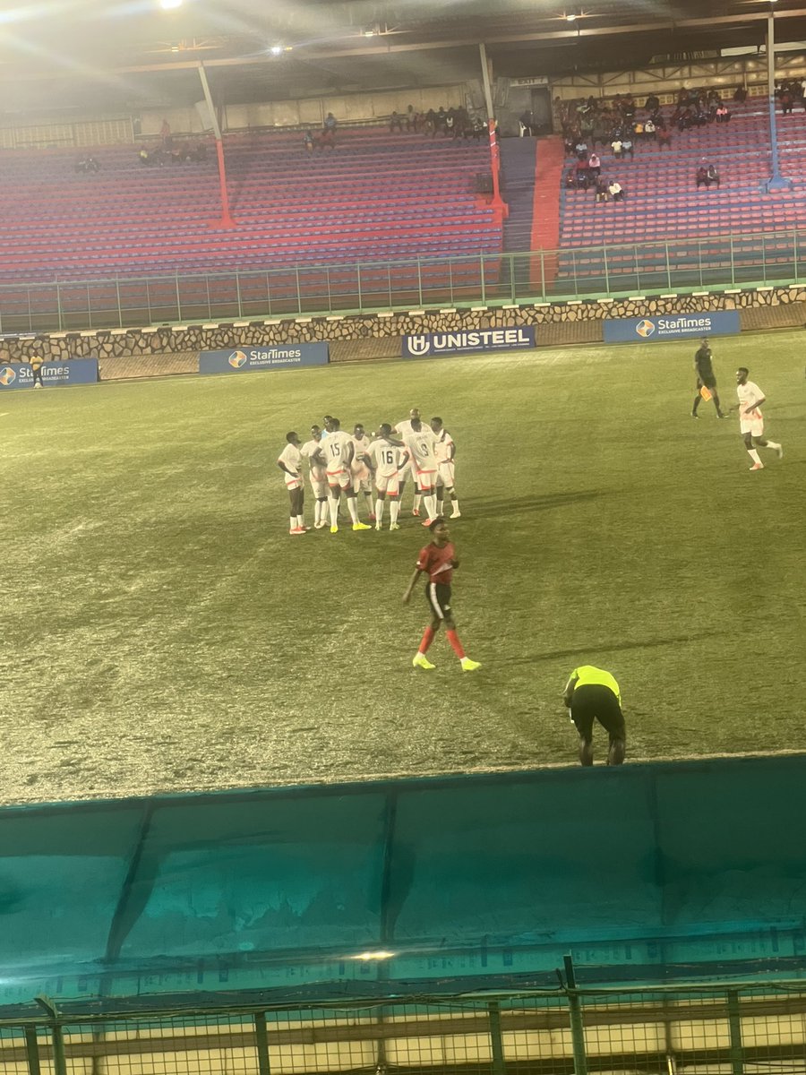 Alahai256's tweet photo. I don’t knw who needs to here this 

Bt we have a lot of unserious players at @KitarafcHoima 
Team cant even have the ball for 3seconds, very bullshit play🚮🚮🚮🚮

Imagine a professional player can’t even control the ball to sit on the leg( jersey 11), never seen this be4 

One player doing almost all blind passses on the pitch our DM ndihabwe u need to do better
Cc:@kawowosports 
Cc:@DavidLumansi 
Cc:@senelvis 
Cc:@dennis_mayega 
Cc:@briantukaa 
Cc:@andrewkabuura 
Cc:@DenisBbosa1