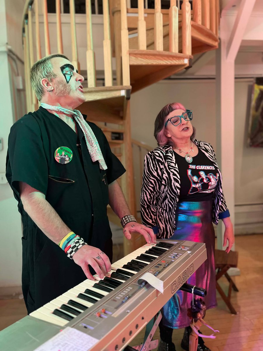 The Clarences live at the Dog Friday Art event at 2727 California Street gallery on 11/29/24 in Berkeley, CA!
#theclarences #robertmedeiros #erinshannon #leslieouthier #colinhurley #eddiemurphy #SNL  #joepiscopo #rockandrollandthensome #clarencewalker #thebeatles #buzzyfree