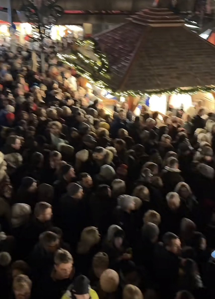 popupanna's tweet image. Wenn mich jemand fragt warum ich nicht gerne aufn Weihnachtsmarkt geh.