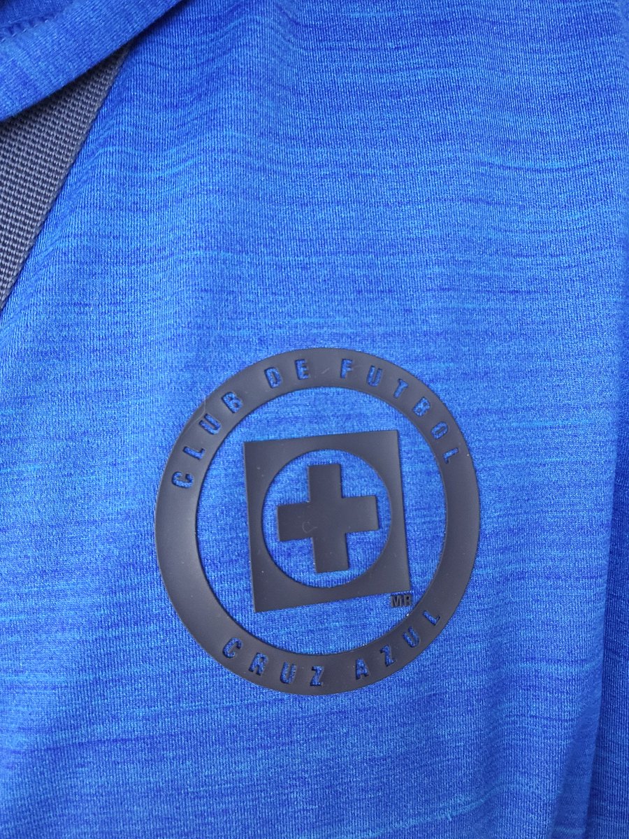 yamil_bg9's tweet photo. Vas perdiendo una serie por 3 goles, sales a la calle y ves playeras azules y blancas por toda  la ciudad.
Tienes a la mejor afición del país @CruzAzul 🔵⚪️🚂🇲🇽 https://t.co/3bNCRklWuP