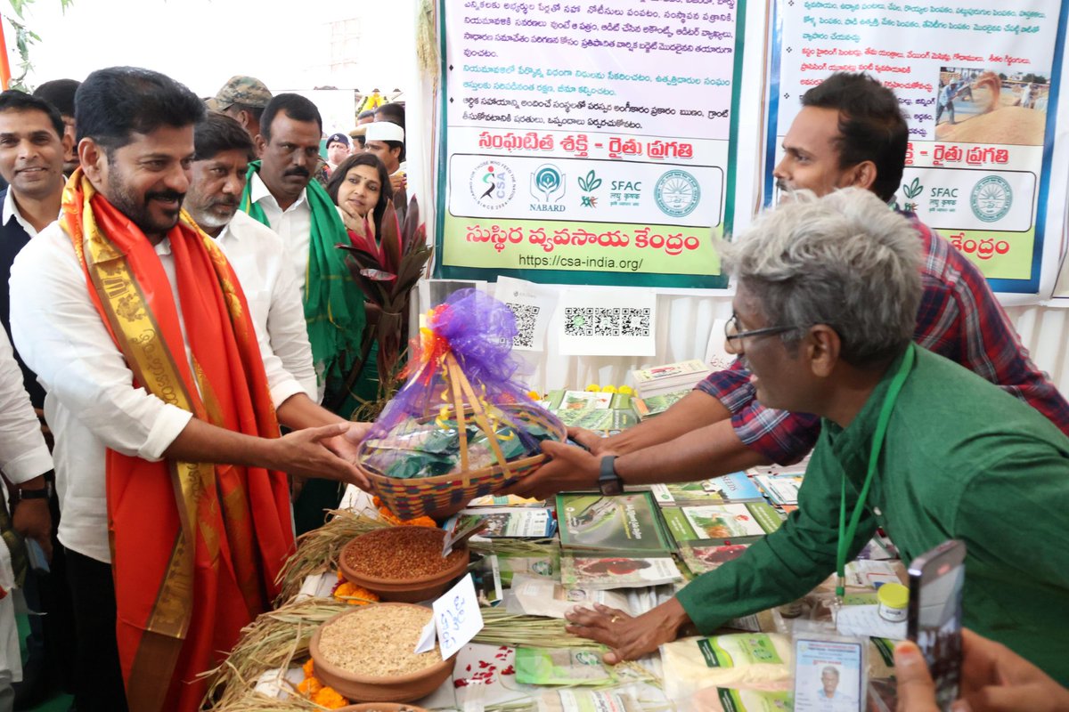 revanth_anumula's tweet photo. వ్యవ”సాయానికి…”
సాంకేతికత జోడిద్దాం…
సాగులో సరికొత్త ఆవిష్కరణలతో…
వ్యవసాయ ముఖచిత్రాన్ని …
సస్యశ్యామలం చేద్దాం.

#TelanganaRising 
#TelanganaPrajaPrabhutwam #prajapalana https://t.co/MKXJDgoVzr