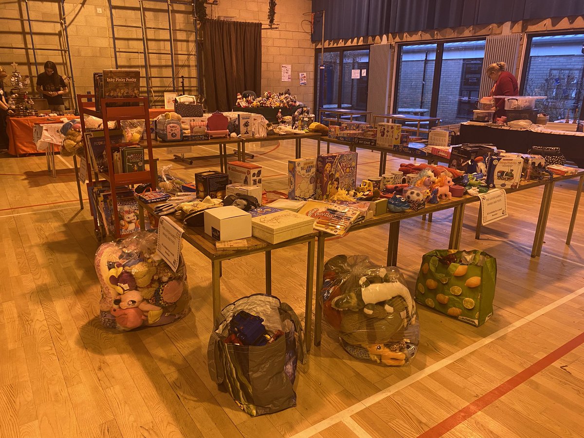 BalmallochPTA's tweet photo. Fantastic stalls ranging from preloved goods to hand crafted and personalised gifts! https://t.co/3tTI7HUaYD