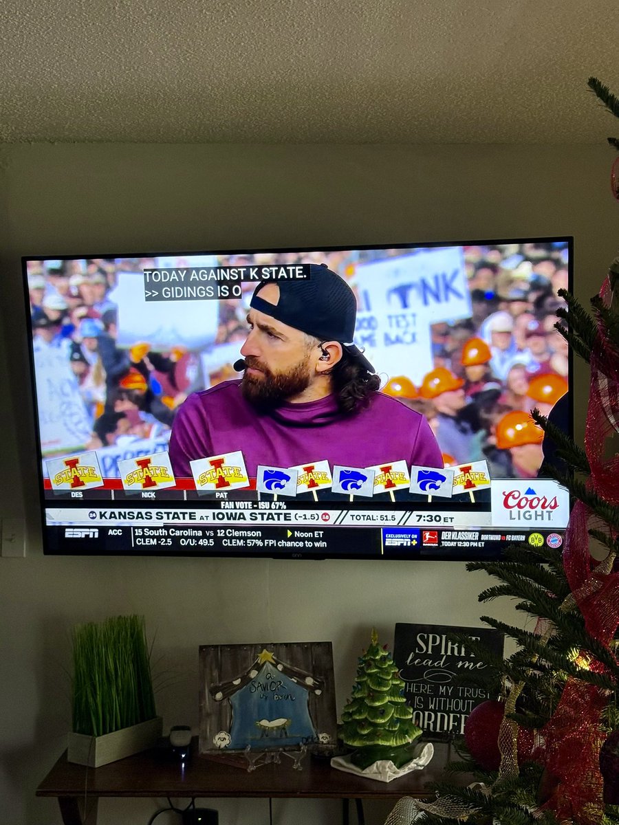 #TylerToney and #DudePerfect on #CollegeGameday 👊😀👋