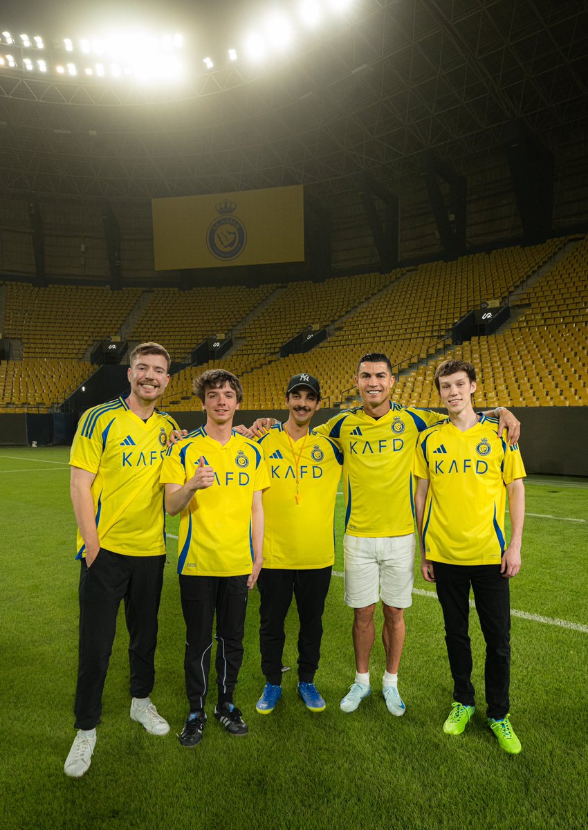 I met <a href="/Cristiano/">Cristiano Ronaldo</a> and it was the best day of my life 😭