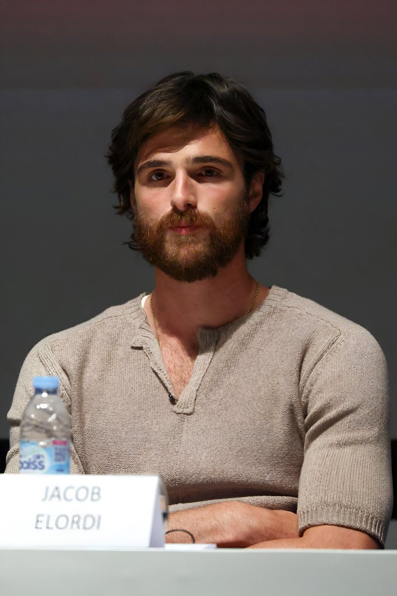 pauliebleek3r's tweet image. no he’s literally so sexyyyyy what the hell is wrong with you people