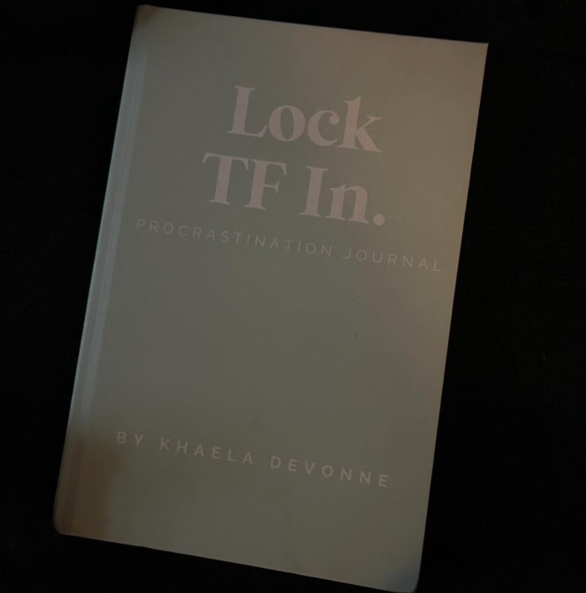khaeebae's tweet photo. LOCK TF IN Journal out on Amazon https://t.co/I9oZ3k76Xv << click the link &amp; purchase the journal! This one is not only for procrastinators but for the people who want to stay focus &amp; start knocking out goals 🤍  LOCK TF IN &amp; GO GRAB THAT JOURNAL! Dedicate 90 days to your goals! https://t.co/4H9vrtL5sp