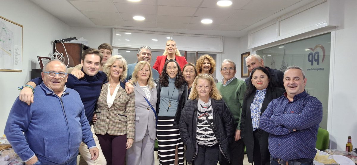 ppcastilleja's tweet photo. 🎄 Gran noche en la Cena de Navidad del PP de Castilleja de la Cuesta 🎄

Gracias a todos los afiliados y simpatizantes por compartir esta velada llena de ilusión y compromiso. Unidos seguimos trabajando por un futuro mejor para nuestro municipio.

💙 #PP #CastillejaDeLaCuesta https://t.co/CX9xNEufrA