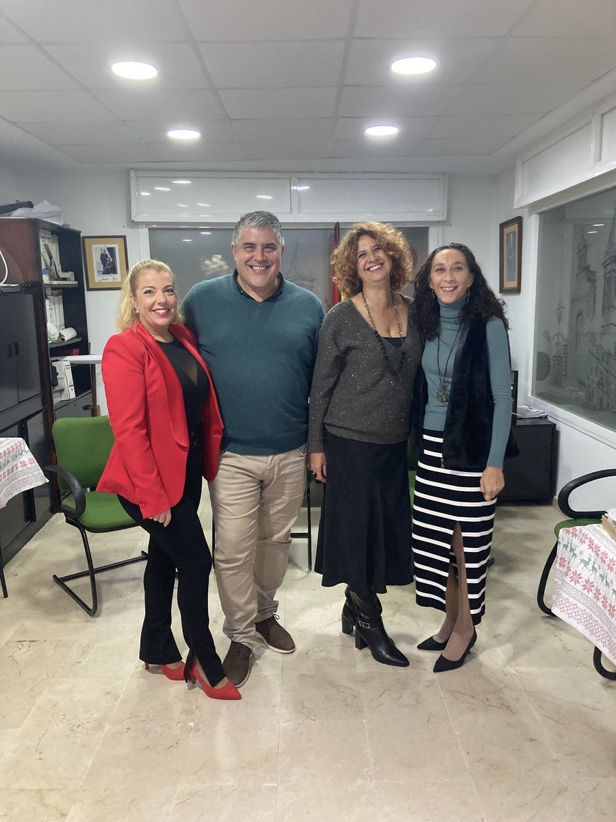 ppcastilleja's tweet photo. 🎄 Gran noche en la Cena de Navidad del PP de Castilleja de la Cuesta 🎄

Gracias a todos los afiliados y simpatizantes por compartir esta velada llena de ilusión y compromiso. Unidos seguimos trabajando por un futuro mejor para nuestro municipio.

💙 #PP #CastillejaDeLaCuesta https://t.co/CX9xNEufrA