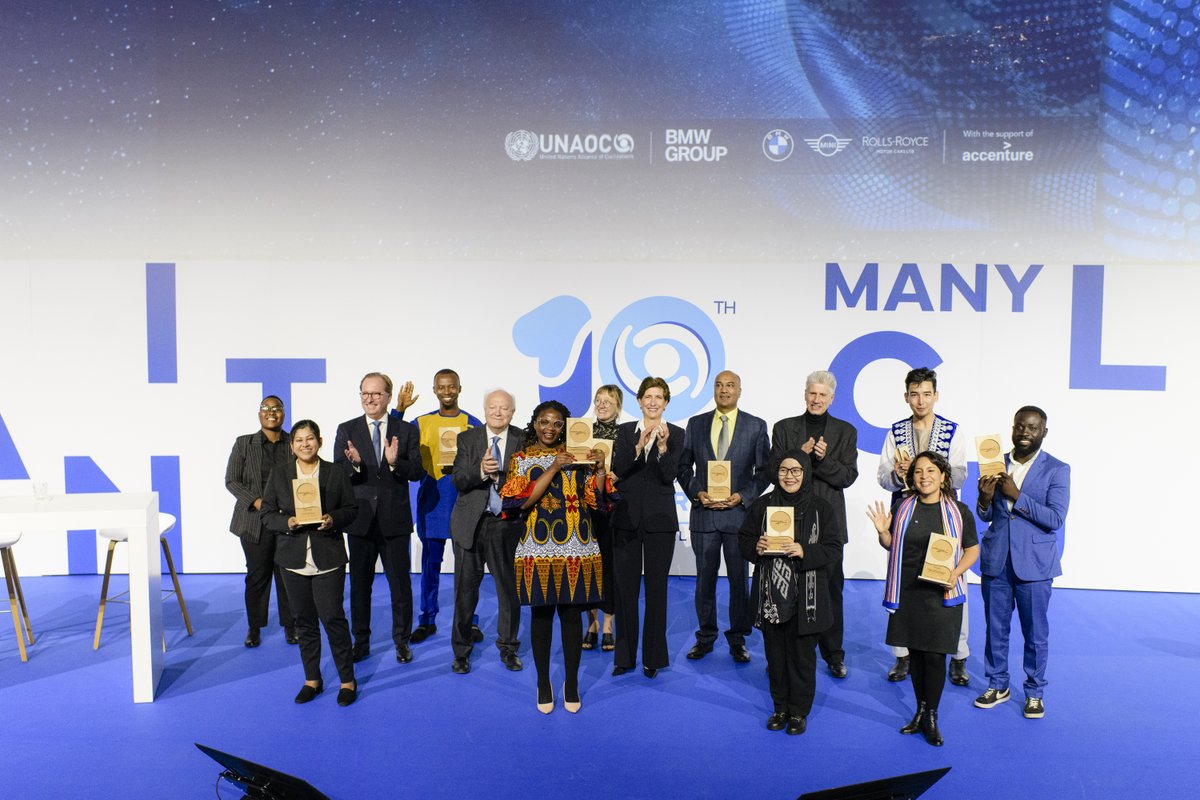 InterInnovHub's tweet photo. Congrats to the 2024 recipients as they kick off a year-long journey with the @InterInnovHub, where they will receive tailored support to amplify their efforts! Big thanks to @UNAOC @BMWGroup &amp; @AccentureDACH for making this possible. 

Together, let’s continue building bridges🌍 https://t.co/6GRL3XxW1h