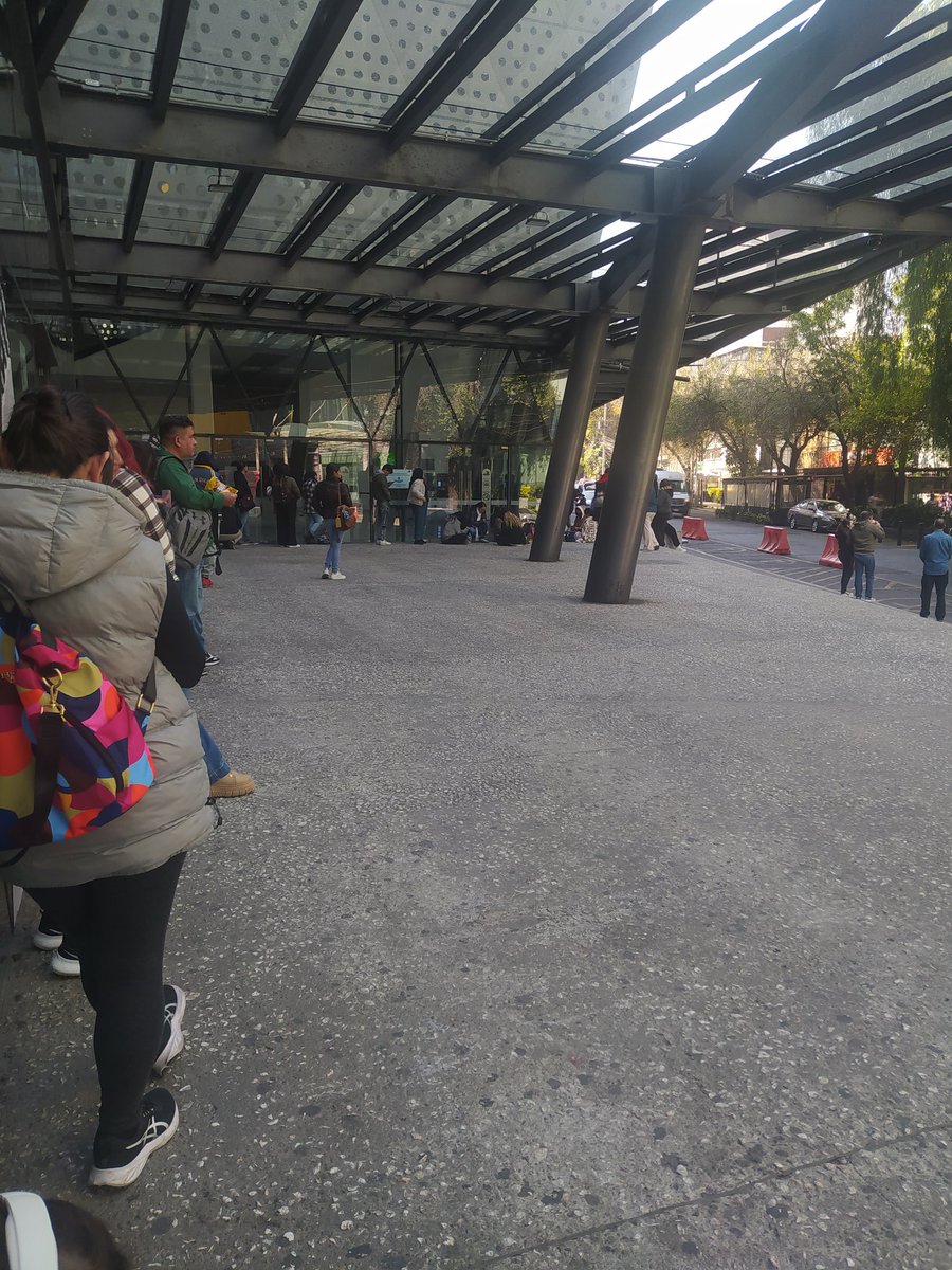 gay4rene's tweet photo. La fila para Taemin pudo haber estado en la Arena CDMX pero le tuvieron miedo al éxito
#ArenaCDMXForTaemin #BancoAzteca @HFT_official_ @BancoAzteca @bpmentofficial @TAEMIN_BPM @RicardoBSalinas @Gsalinaspliego @jmazpiroz @ArenaCdMexico @SHINee_Mexico https://t.co/RHLOOWJNTM