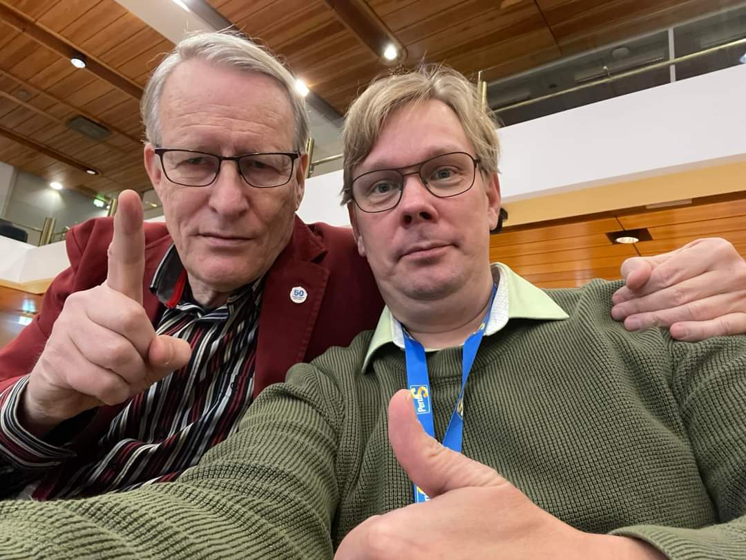 kaiarilundell's tweet photo. Uudenmaan Perussuomalaisten syyskokouksessa, vieressä Teemu Purojärvi 🇫🇮
#uudenmaanperussuomalaiset #perussuomalaiset #Vantas https://t.co/08q7ponqJv