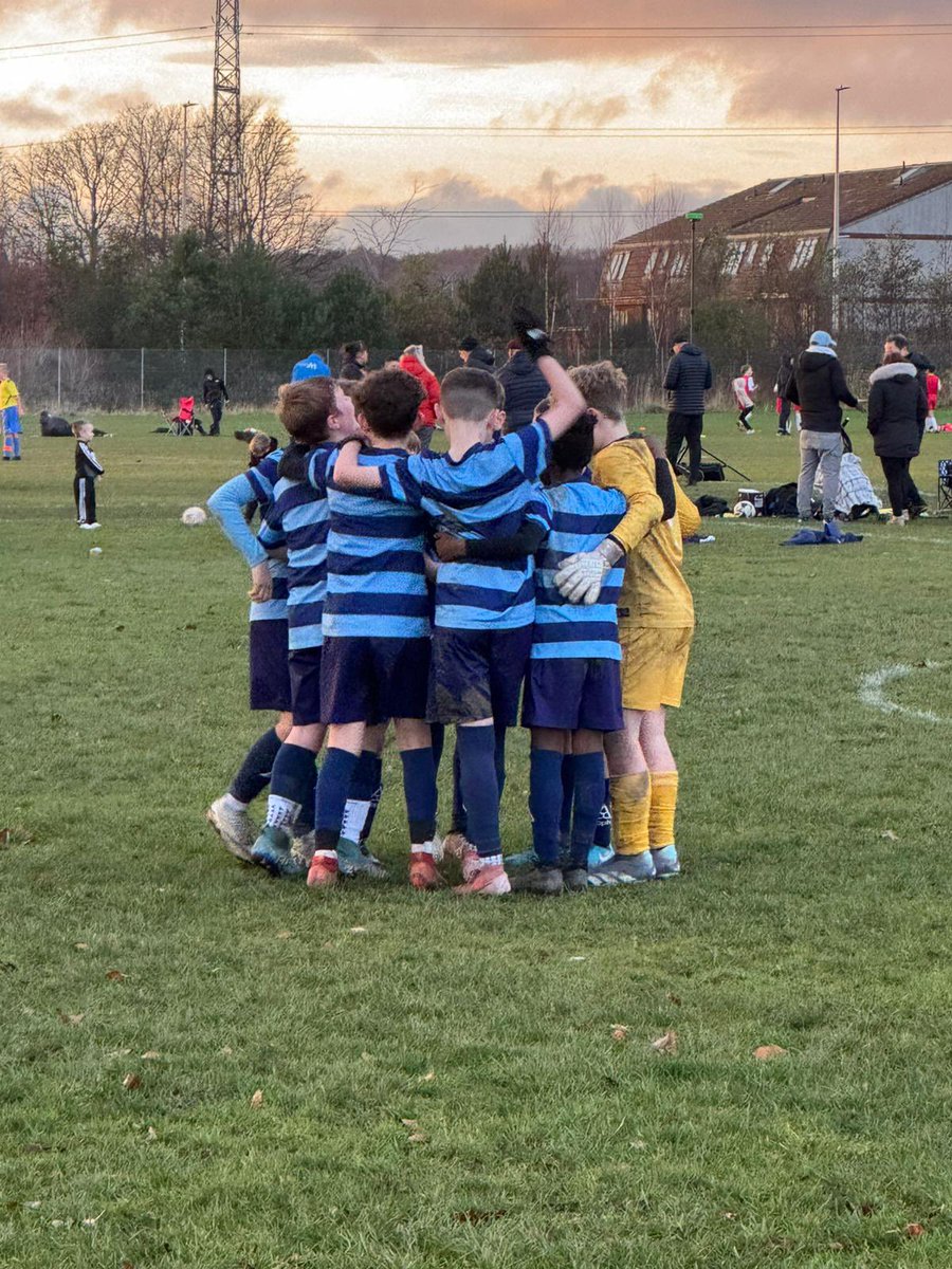 BanksAlbion2013's tweet photo. A great afternoon at a very well organised festival run by @hermes_BoD_yfc 

Four competitive games against four top sides
Syngenta Juveniles F.C.
Blue Brazil Boys Club  2013
Montrose Youth Football Club
Eastside Rapids

⭐️BODA Player of the Tournament-TOBI ⭐️

💪🏼💯💪🏼 https://t.co/AJhoKIZZTu