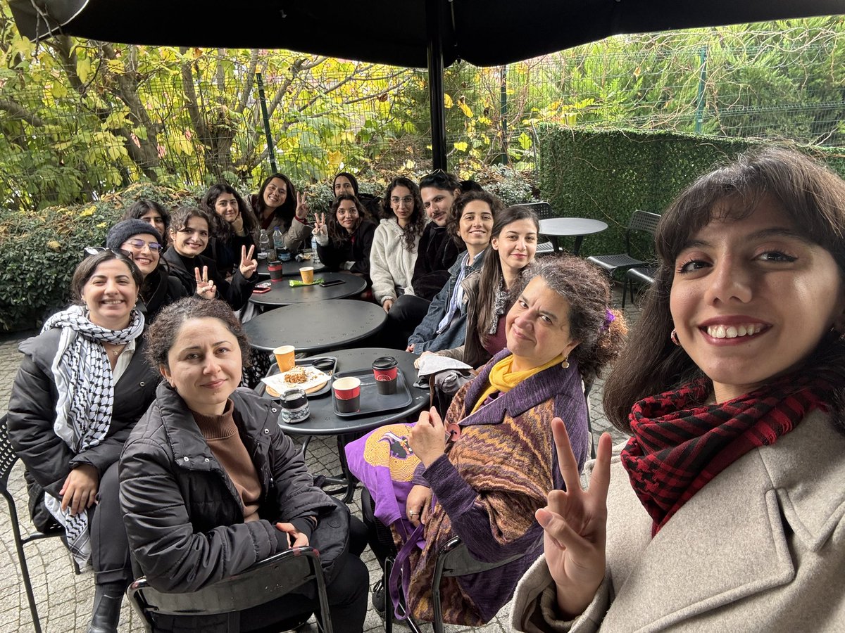 28 Kasım günü Cevizlibağ yerleşkesinde 25 Kasım için düzenlediğimiz panelde bir araya geldik.

Katılımı ve katkıları için Semiha Arı’ya, Ece Şirin’e, Gülyeter Aktepe’ye ve kulüp danışman hocamız Feryal Saygılıgil’e çok teşekkür ederiz. 💜
#25kasım