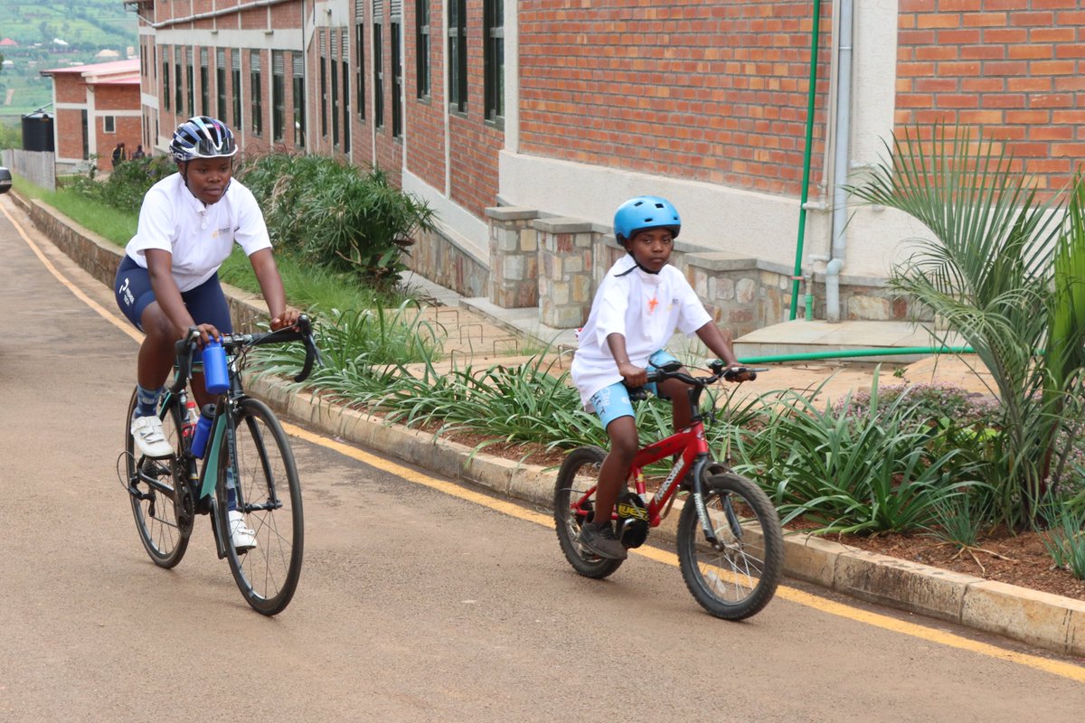 BugeseraDistr's tweet photo. Umuyobozi wa @Righttoplayrw, Amadou Cissé yasobanuye ko umushinga #PowerToPedal ugamije kuzamura imibereho y'abana bato; mu biringanire no kuzamura impano binyuze mu mukino w'amagare. 
Yijeje ko kandi uyu mushinga uzatanga umusaruro nyinyuze mu bufatanye bw'inzego zitandukanye. https://t.co/yNBJgAB1b7
