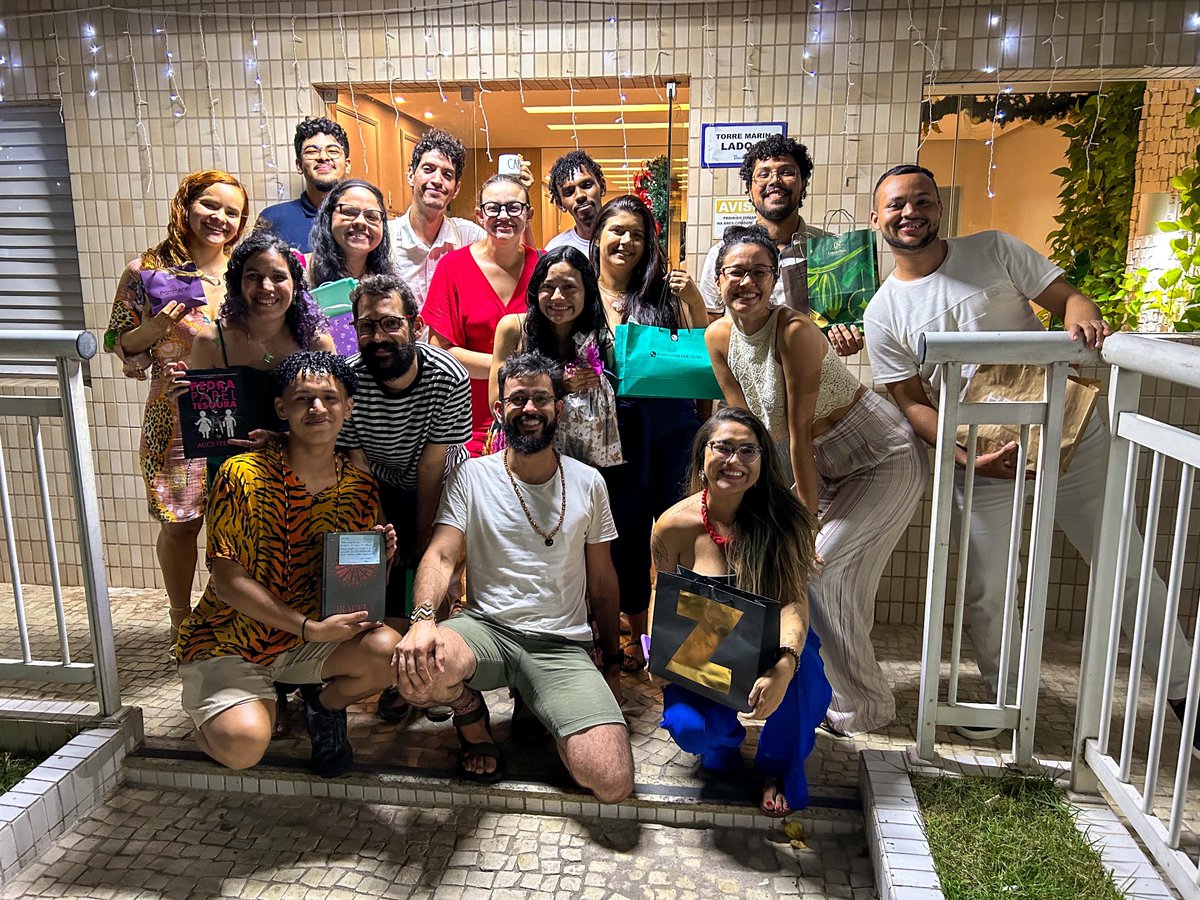 Barbos_Amik's tweet photo. Our functional ecology team! 🌱💚 The year is almost over and I am grateful for the whole I learned this year. Amazing! Tks to my advisor, my labmates and everything we accomplished this year. Looking forward to the next one (but there’s still good news next month 💡) https://t.co/DMOZR3ZCZh