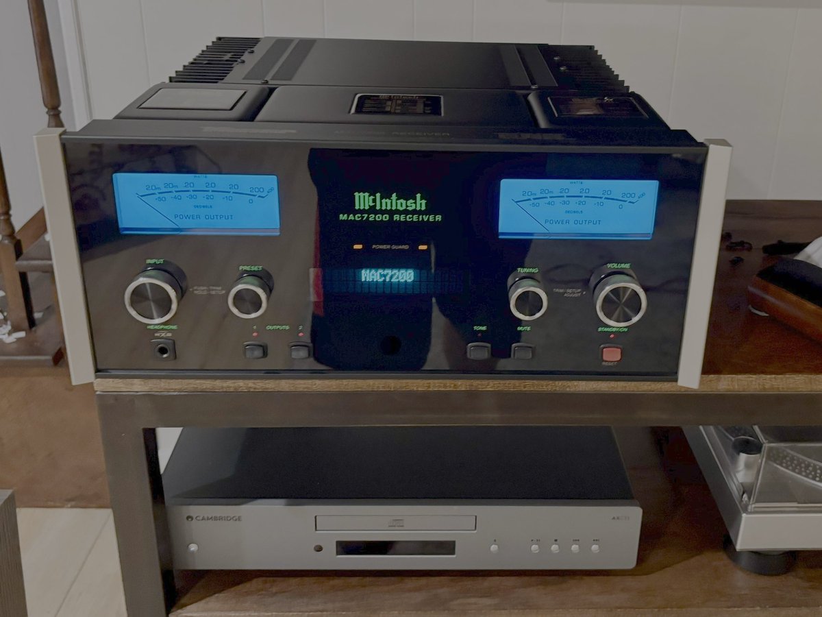 CMoneyKS's tweet photo. Happy Birthday to me… @mcintoshlabs #MAC7200 Stereo Receiver. Really maximizes the capacity of my @klipschaudio #HeresyIV speakers.
Just astonishing sound. @TKsAudioRoom https://t.co/5SqskSLohp