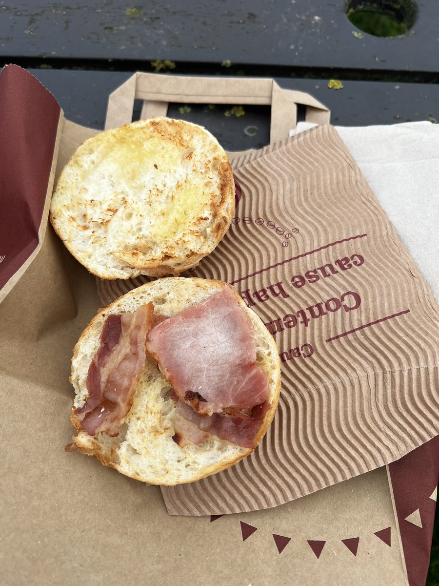 Suzeb99's tweet photo. @CostaCoffee you really need to step up your game! https://t.co/ehEPLSF58X