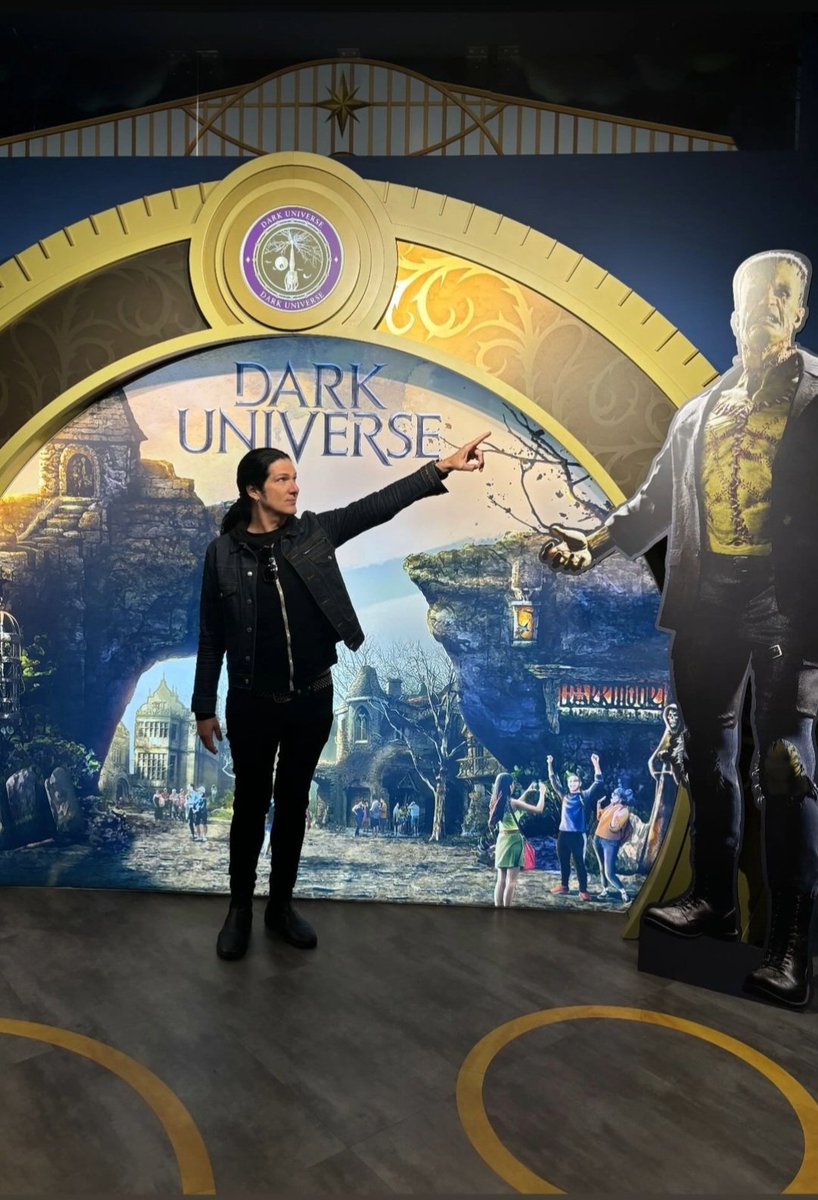 SoCal_MusicFan's tweet image. Oh My! Looks like Todd @todddammitkerns spotted Frankenstein! 
Credit: Todd Kerns IG
#ToddKerns #offstage #Frankenstein