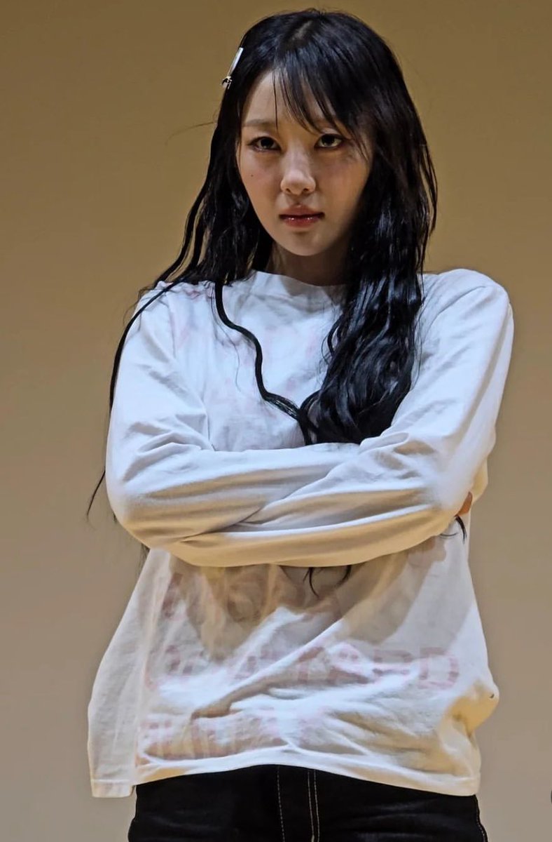 valeswtt's tweet photo. QUEEN NEVER CRY https://t.co/X2rDR7gRXp