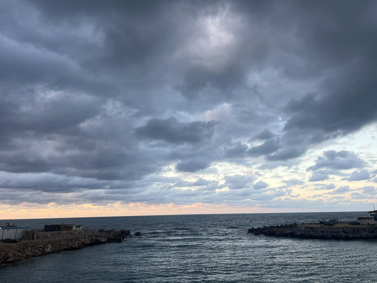 You can feel what inside the photo 
Smell , see , close your eyes and remember every good moment . 
سيظل البحر و الغروب اجمل مشهد تشوفه العين 
سبحان الله ❤️❤️