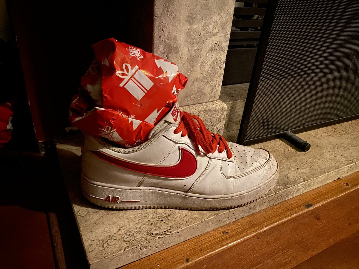 Ze zeggen wel dat Sinterklaas niet bestaat, maar mijn (post-puberale) zoon en ik weten wel beter 😎🥳🤩
