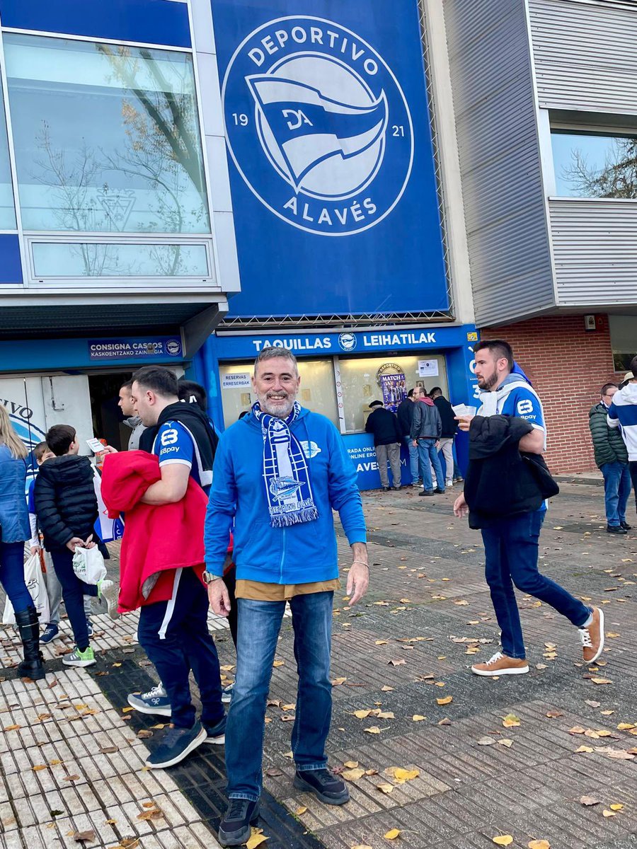 Y hoy solito pero saboreando miles de recuerdos en Mendizorrotza. <a href="/Alaves/">Deportivo Alavés</a>