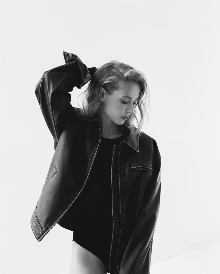 ⠀ ⠀ ⠀ ⠀ ⠀
⠀ ⠀ ⠀ ⠀ ⠀
⠀ ⠀ ⠀уходит боль, уходит страх,
⠀ ⠀ 
⠀ ⠀ ⠀пусть будет так.⠀ ⠀ ⠀ ⠀ ⠀
⠀ ⠀ ⠀ ⠀ ⠀
⠀ ⠀ ⠀ ⠀ ⠀