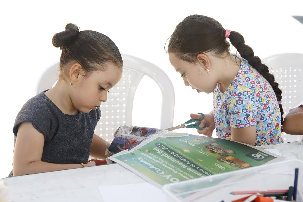 Festilibro_'s tweet photo. Gracias a la Fundación EPM por vincularse y ser partícipes de la 5ta versión del FestiLibro. Iniciamos este segundo día de programación con talleres prácticos y didácticos para todos y todas. https://t.co/E1KNFBRfwp