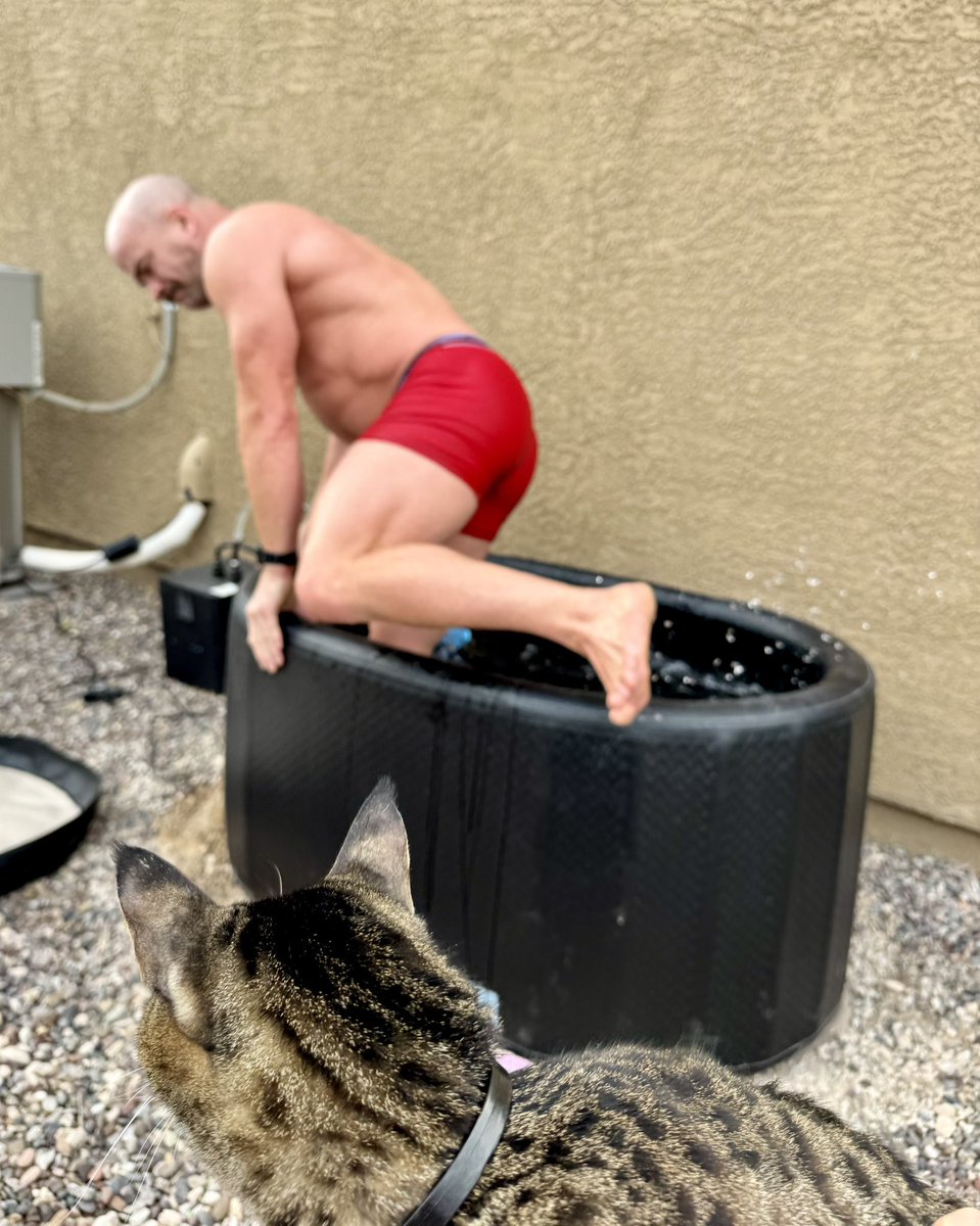 Cold plunging is like being a crossfitter or vegan. 
How do you know when someone has been cold plunging?
Don’t worry, they will tell you.