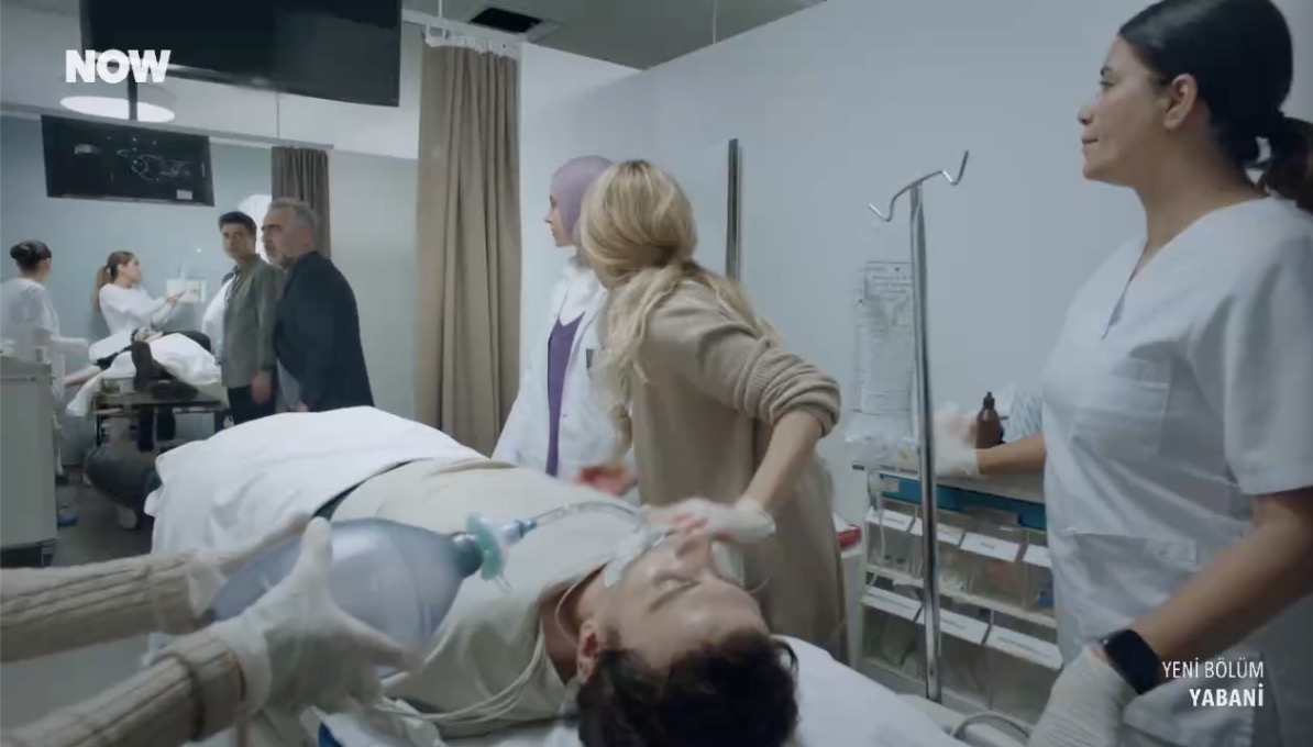 EgyptDiva's tweet photo. As we expected Serhan is telling them that they're both will have to do the surgery whoever wants to help can stay otherwise they can get out. #yabain https://t.co/20N2vCebbl