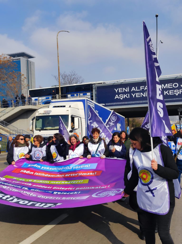 Aslasiya's tweet photo. #keskgeçinemiyoruzmitingi nde biz  kadınlar taleplerimizi dile getirdik. https://t.co/GnvujpRn9L